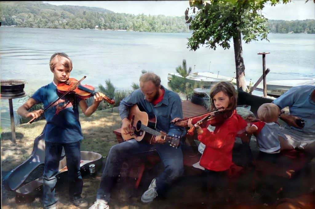 Mark Anderson, Peter Anderson, Mae Anderson playing music